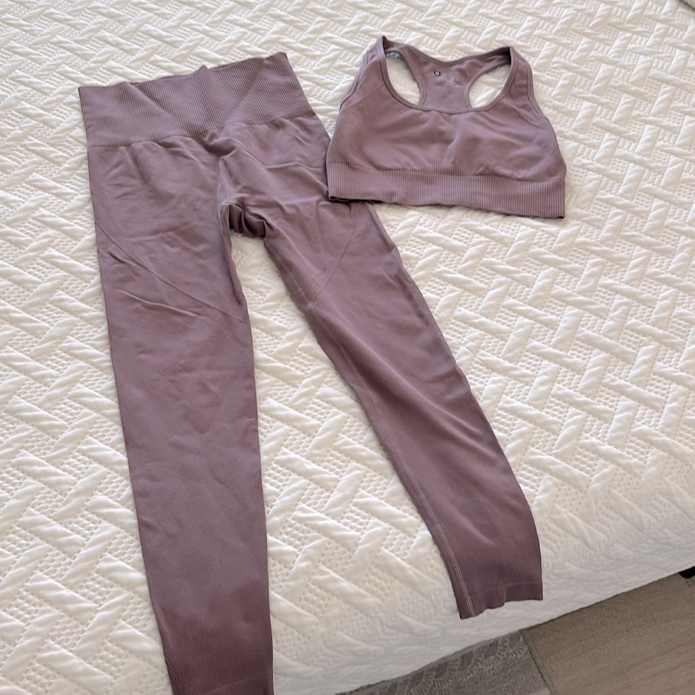 Beautiful workout set - Picture 6 of 7